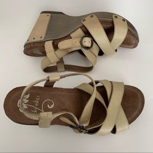 Dansko Frida Wedge Sandals in Sand Size 39